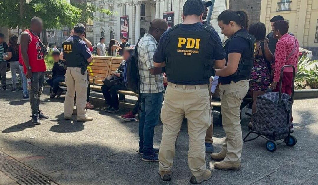 350 Extranjeros Fiscalizados En Operativo en Santiago Centro